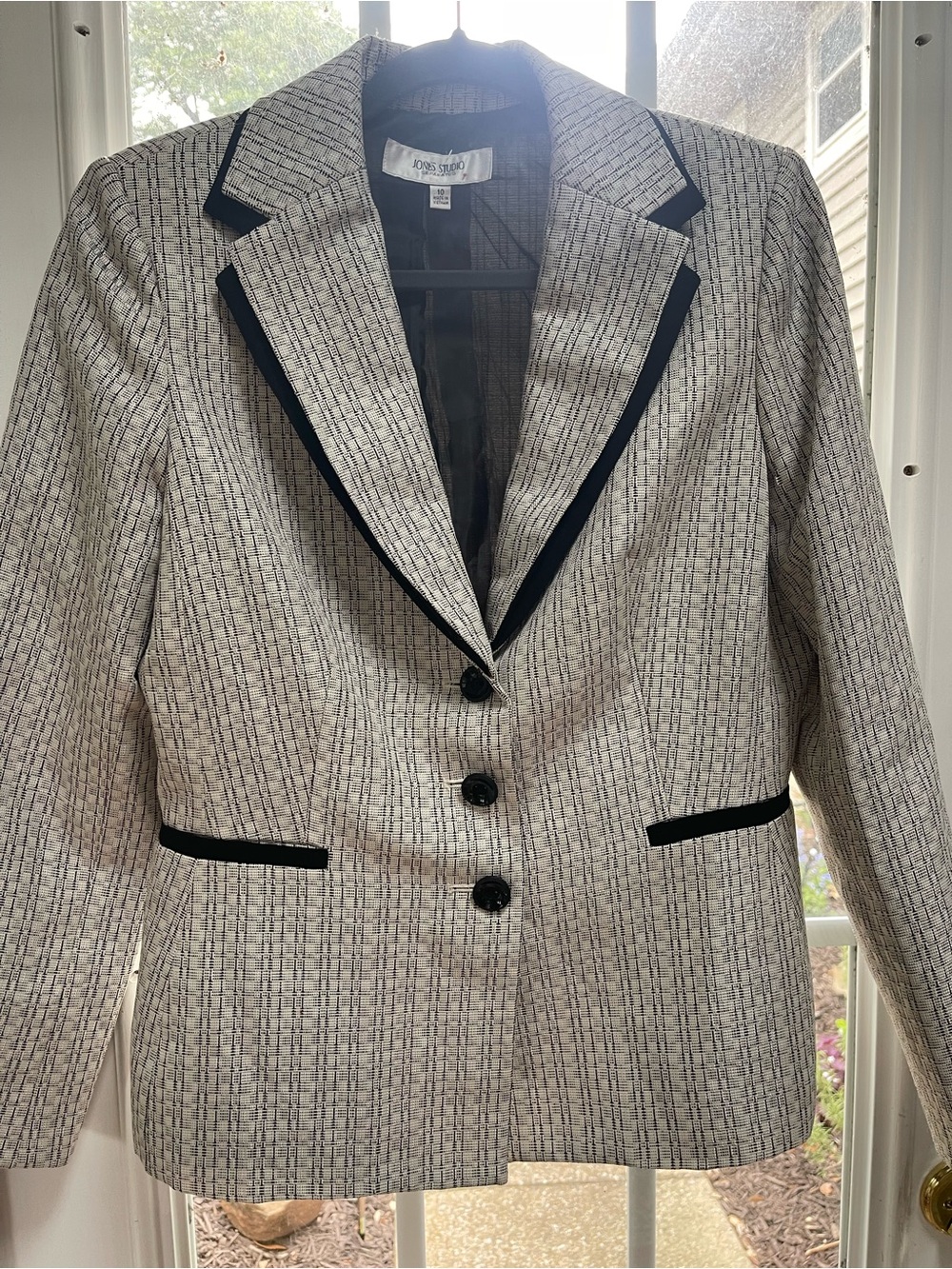 Jones Studio Gray Textured Blazer with Black Trim